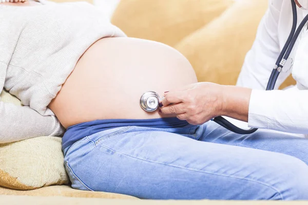 Gravid Kvinna Examen Stetoskop Läkare — Stockfoto