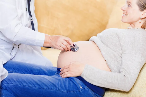 Gravid Kvinna Examen Stetoskop Läkare — Stockfoto