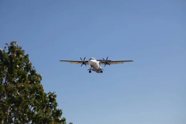 Израиль Июнь 2018 Года Израильская Пассажирская Авиакомпания Приземляется Перед Голубым — стоковое фото
