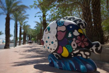 İsrail, Eilat, Haziran 2018. Eilat gün kentsel mimari sokak şehir beldesi.