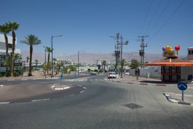 İsrail, Eilat, Haziran 2018. Eilat gün kentsel mimari sokak şehir beldesi.