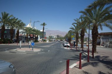 İsrail, Eilat, Haziran 2018. Eilat gün kentsel mimari sokak şehir beldesi.