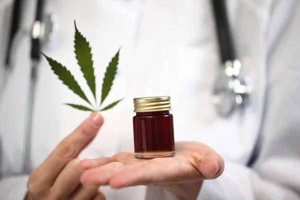 Marijuana Medicinal Mão Médico Cannabis Medicina Alternativa — Fotografia de Stock
