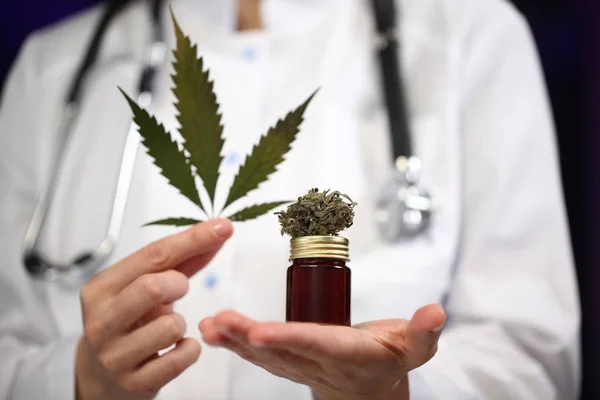 Marijuana Medicinal Mão Médico Cannabis Medicina Alternativa — Fotografia de Stock