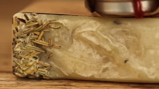 大麻奶油 种子和肥皂在大麻织物 — 图库视频影像