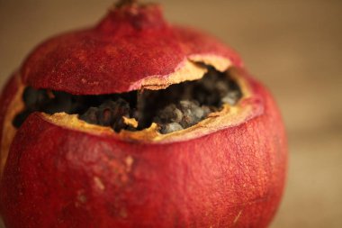 Olgun nar kalıp içinde şımarık.