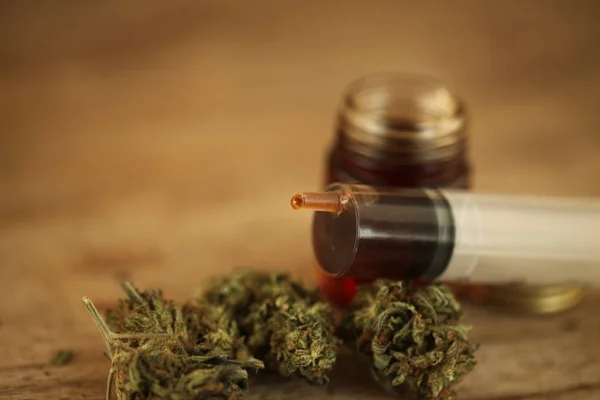 Close-up van recreatie marihuana medische cannabis olie cbd — Stockfoto