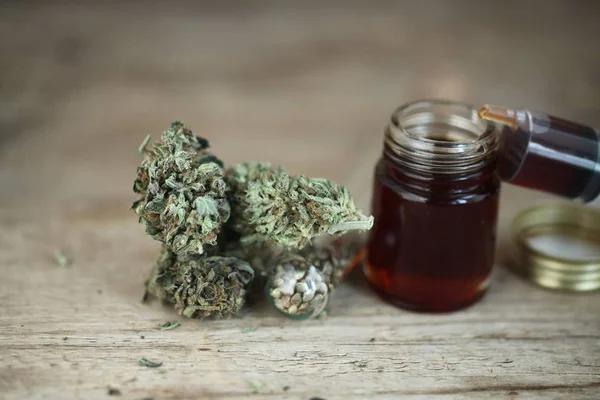 Close up recreação maconha óleo de cannabis medicinal cbd — Fotografia de Stock