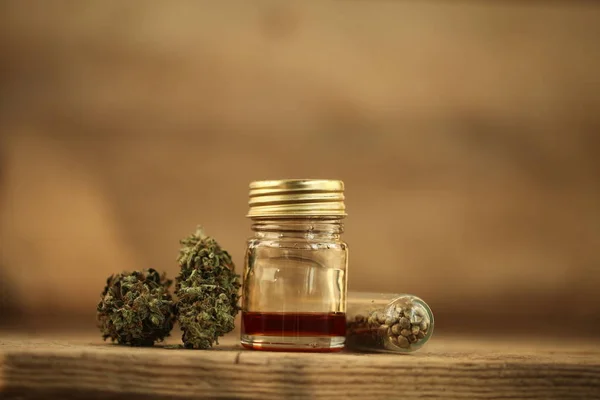 Primer plano recreación marihuana medicinal cannabis aceite cbd — Foto de Stock