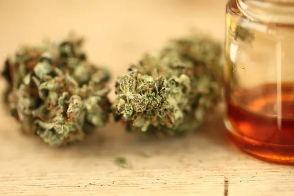 Primer plano recreación marihuana medicinal cannabis aceite cbd — Foto de Stock