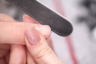 kadın tırnak manikür işleme 