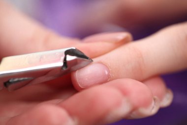 kadın tırnak manikür işleme 