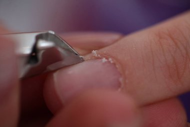 kadın tırnak manikür işleme 