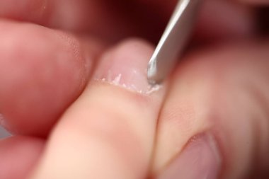 kadın tırnak manikür işleme