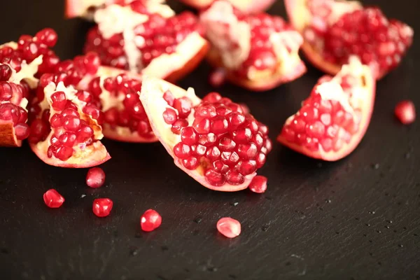 Juicy Fresh Pomegranate Seeds — Stock Photo, Image