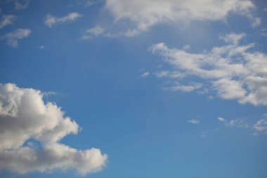 bulutlu mavi gökyüzü arkaplanı