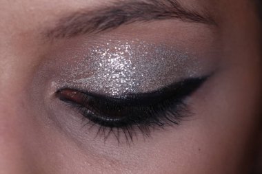 Beyaz Rusya, Minsk, 13 Nisan 2019. Backstage Belarus Moda Haftası makyaj 