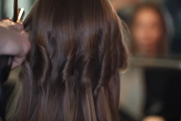 Creating Hairstyles Masters Salon Woman Head Curl — Stock Photo, Image