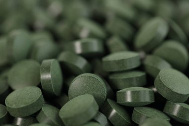 yeşil spirulina chlorella organik detoks tabletleri