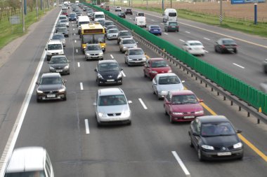 Beyaz Rusya, Minsk, Mayıs 2019. Her iki yönde ulaşım akışı, araba bir trafik sıkışıklığı vardır