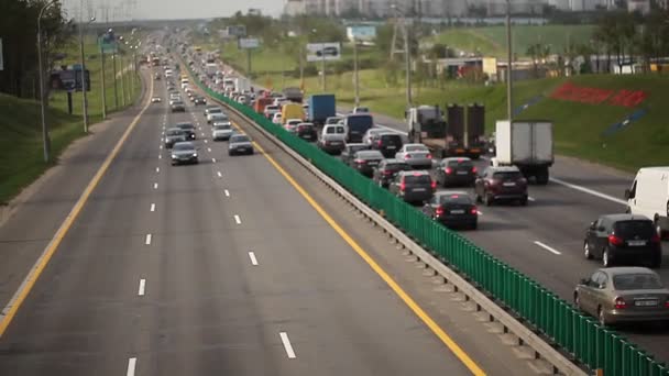 Bielorrússia Minsk Maio 2019 Fluxo Transporte Ambas Direções Carros Estão — Vídeo de Stock