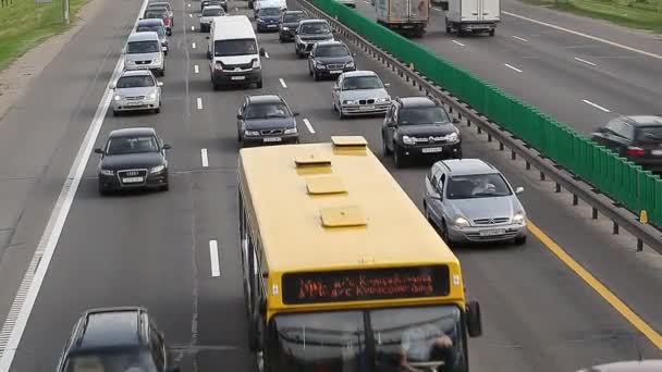 白俄罗斯 明斯克 2019年5月 双向交通 汽车在交通堵塞 — 图库视频影像