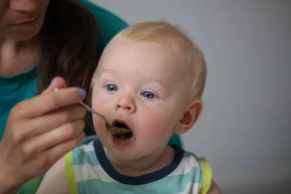 Enfant Mois Alimentation Pédagogique Partir Une Cuillère Bouillie — Photo