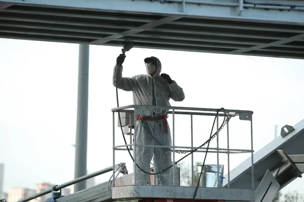Worker Painting Bridge Repair Concept — Stock Photo, Image