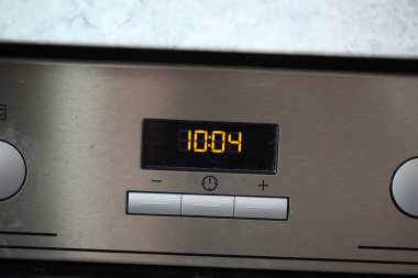 Elektrikli fırının ön görünümü