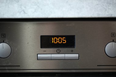 Elektrikli fırının ön görünümü