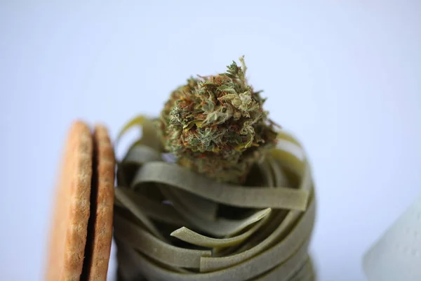 Marihuana Medicinal Seca Con Galletas —  Fotos de Stock