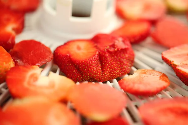 Morangos Fatiados Secador Frutas Rack Seco — Fotografia de Stock