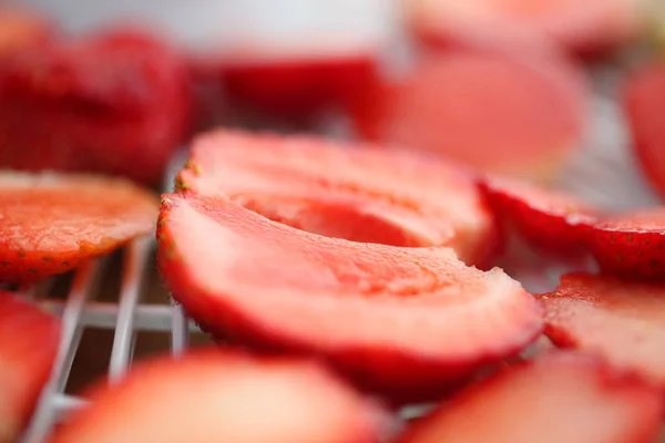 Morangos Fatiados Secador Frutas Rack Seco — Fotografia de Stock