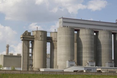 Beyaz Rusya, Kastukovichi, Mart 2014. Beton fabrikası mimarisi imalatı 