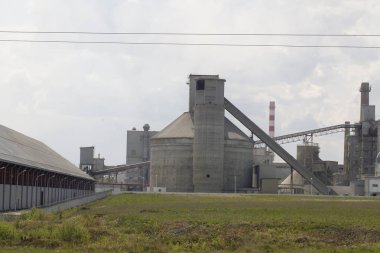 Beyaz Rusya, Kastukovichi, Mart 2014. Beton fabrikası mimarisi imalatı 