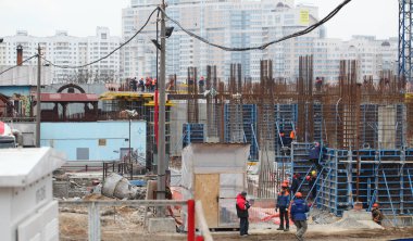 Beyaz Rusya,Minsk,Mayıs 2015. Yapı şantiye beton duvar ve kalıp.  