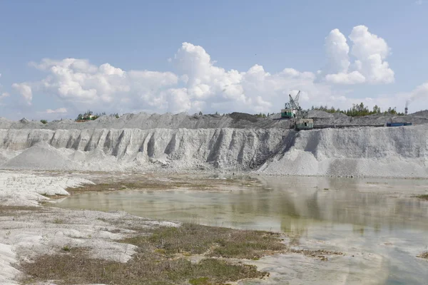 Lom Krajinného Zobrazení Pro Extrakci Surovin Pro Výrobu Cementu — Stock fotografie