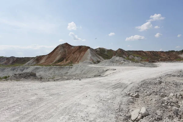 Lom Krajinného Zobrazení Pro Extrakci Surovin Pro Výrobu Cementu — Stock fotografie