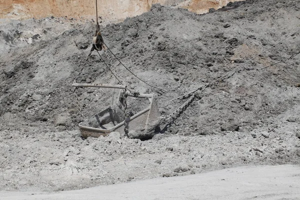 Steinbruch Zur Gewinnung Von Rohstoffen Für Die Produktion Von Zementfabriken — Stockfoto