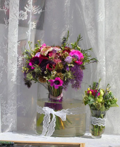 Flores Coloridas Brilhantes Mesa Casamento Buquê — Fotografia de Stock