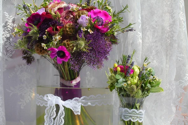 Luminosi Fiori Colorati Bouquet Tavola Nuziale — Foto Stock