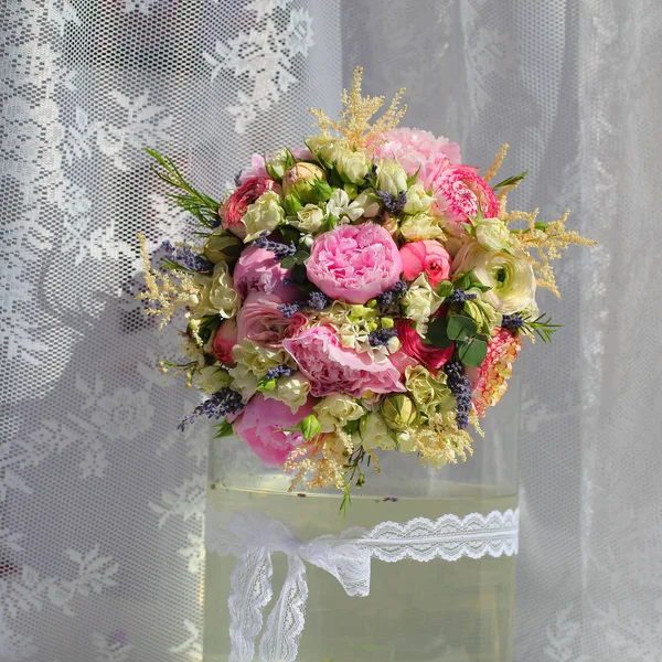 Jasne Kolorowe Kwiaty Bukiet Weselny Stół — Zdjęcie stockowe