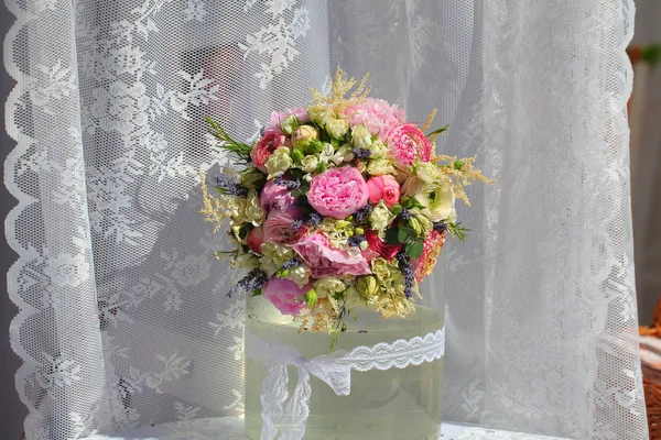 Flores Coloridas Brilhantes Mesa Casamento Buquê — Fotografia de Stock