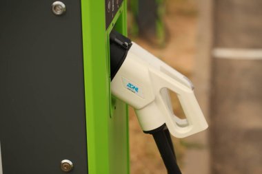 Beyaz Rusya, Minsk, 17 Haziran 2019. Şarj cihazları ile elektrikli araçlar için otopark