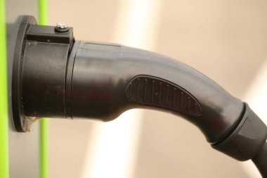 Beyaz Rusya, Minsk, 17 Haziran 2019. Şarj cihazları ile elektrikli araçlar için otopark