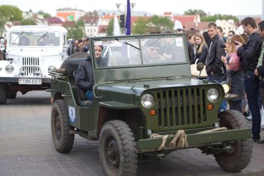 Beyaz Rusya,03 Nisan 2014:Uluslararası Retro Oto Minsk Festivali. Eski direksiyon simidi ve gösterge paneli vintage araba 