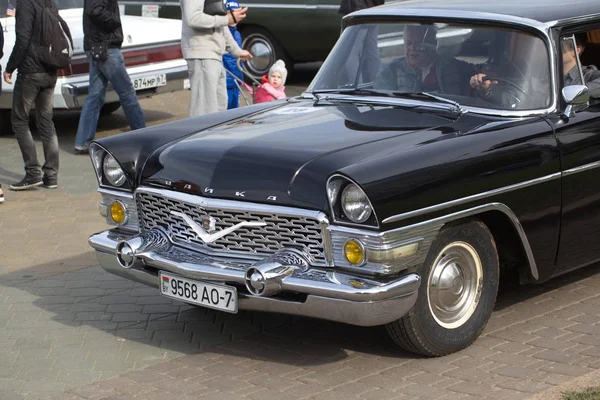 白俄罗斯 2014年4月 2014年4月 国际复古汽车节明斯克 旧方向盘和仪表板老式汽车 — 图库照片