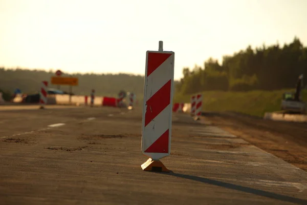 Építése az út a modern beton autópálya gyorshajtás — Stock Fotó