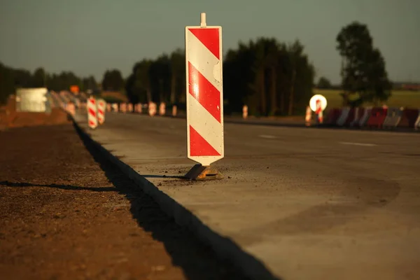 Aanleg van de weg van de moderne betonnen snelweg versnelling — Stockfoto