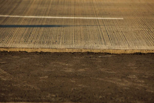 Construcción de la carretera de hormigón moderno exceso de velocidad — Foto de Stock